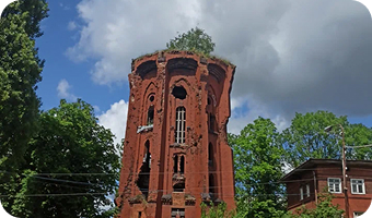 Вы сейчас просматриваете Заброшенная водонапорная башня Розенау (1892–н.в.)